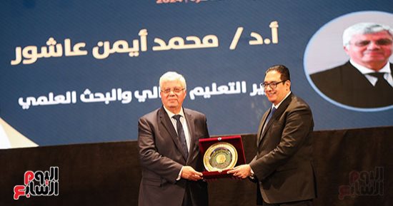 جامعة القاهرة تشهد احتفالية عيد العلم الـ19 وتكرم 70 عالما من الحاصلين على جوائز الدولة والجامعة.. أيمن عاشور: نسعى لدعم التميز وتعزيز الابتكار.. وسامى عبد الصادق: الجامعة منارة العلم والمعرفة.. صور