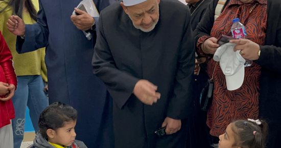 شيخ الأزهر يفتتح معهد محمد عطيتو بالأقصر ويشارك التلاميذ فرحتهم.. صور