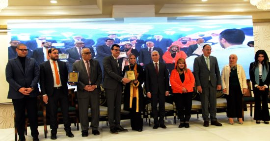 تكريم صيادلة بلغوا سن التقاعد والحاصلين على شهادات علمية باحتفال "يوم الصيدلى الإسماعيلى"