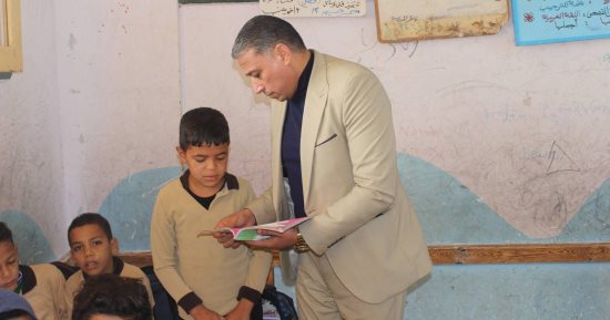 مدير تعليم الجيزة يحيل مديرى 3 مدارس بالصف للشئون القانونية