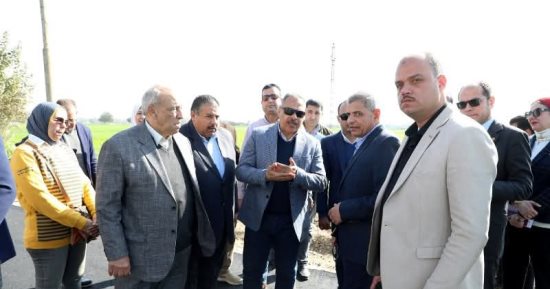 محافظ الشرقية يتفقد أعمال 3 طريق لخدمة بطريق السنبلاوين الدولي