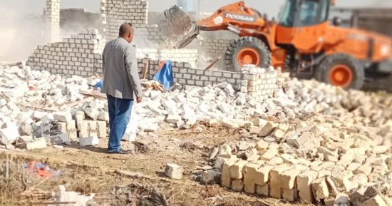 إزالة 23 حالة تعد على أملاك الدولة فى مركز الإسماعيلية