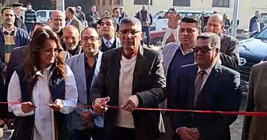 محافظ الجيزة يفتتح معرضا لبيع السلع الغذائية بأسعار مخفضة فى حى جنوب.. فيديو