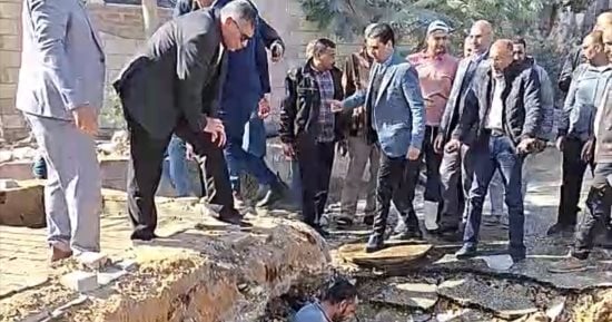 محافظ الجيزة يتفقد أعمال إصلاح كسر بماسورة مياه فى هضبة الأهرام.. فيديو