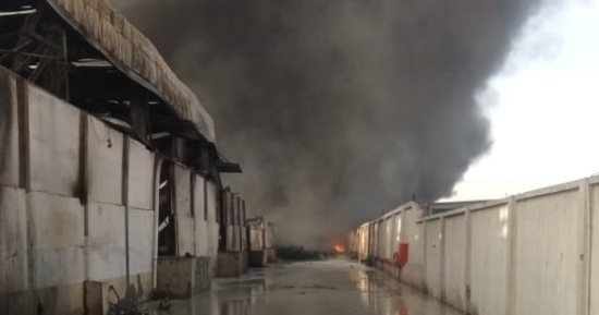 الصور الأولى لآثار حريق مصنع فوم بالعاشر من رمضان.. خسائر بالملايين