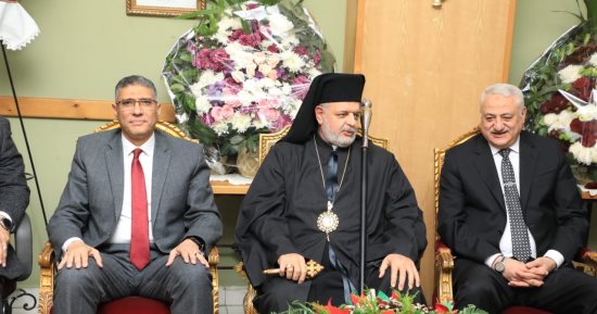 محافظ الجيزة يزور الكنيسة الكاثوليكية لتهنئة الأقباط بعيد الميلاد المجيد