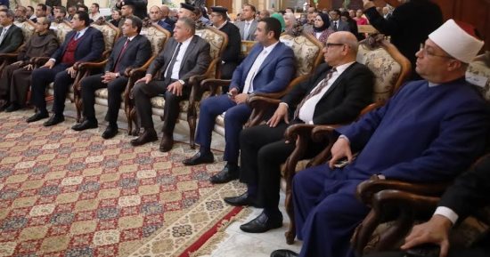 محافظ السويس يهنئ الأقباط بكنيسة الآباء الفرنسيسكان بعيد الميلاد المجيد