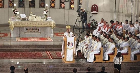 الكنائس الكاثوليكية والأسقفية بمصر تحتفل بعيد الميلاد المجيد.. بطريرك الأقباط الكاثوليك ومطران الكنيسة يصلون من أجل فلسطين والسودان.. الأنبا إبراهيم إسحاق: ميلاد المسيح يأتى ليجدد الـيقين بأن الله حاضر ويلتقينا