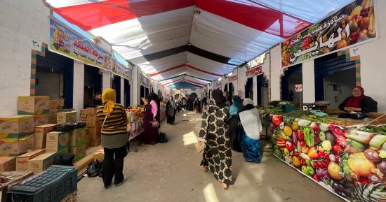 معرض محافظة الجيزة بحى جنوب يطرح السلع الأساسية بتخفيضات تصل لـ30%