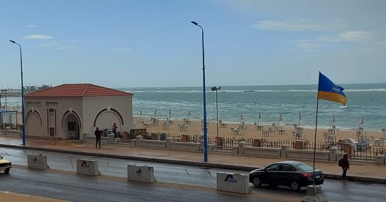الشتاء يكشر عن أنيابه.. موجة من الطقس السيئ تضرب الإسكندرية.. أمطار رعدية وصقيع.. انخفاض درجات الحرارة والصغرى 8.. غطاء من السحب الركامية.. وتحذيرات لعدم تخفيف الملابس مع رفع حالة الطوارئ بالمحافظة.. فيديو وصور