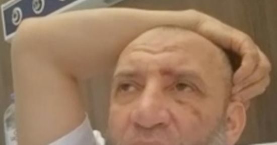 العالم هذا المساء.. ناجٍ من طائرة أذربيجان المحطمة يروى لحظات الرعب.. أول عرض عسكرى للفصائل المسلحة فى سوريا.. وفاة أكبر امرأة معمرة فى إيطاليا عن عمر 114 عاما.. وتفاصيل اختفاء أغرب بحيرات العالم فى السنغال