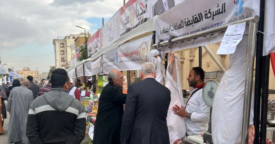 طرح اللحوم الطازجة في سوق اليوم الواحد بالجمالية بسعر 275 جنيها للكيلو