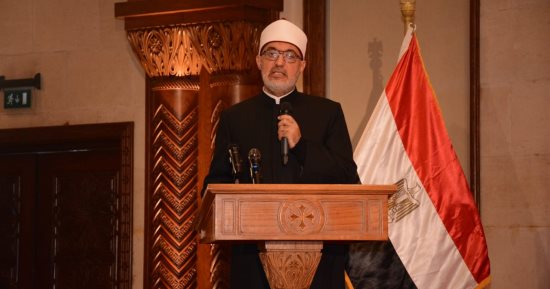 المفتى: لا حرج في تهنئة المسيحيين في أعيادهم وكل عام ونحن جميعا بخير