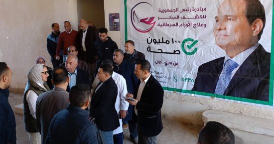 نائب محافظ الوادي الجديد تتفقد فرع التأمين الصحي بالداخلة وتلتقي مع المنتفعين