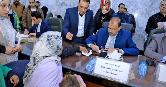 محافظ سوهاج يبحث احتياجات المواطنين فى اللقاء الجماهيرى
