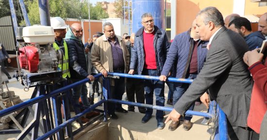 محافظ الجيزة: تشغيل محطة رفع الصرف الصحى بقرية المنوات تجريبيا قريبا