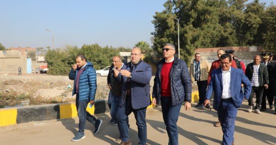 محافظ الجيزة يبحث تسريع مشروع تطوير طريق مصر أسيوط الزراعي بين المرازيق وأبو رجوان