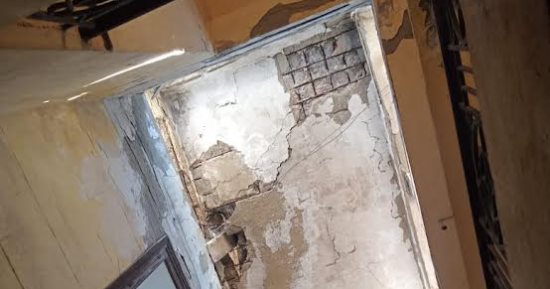 بسبب تصدعات بالدور الأخير.. إخلاء مؤقت لعقار بحى وسط الإسكندرية
