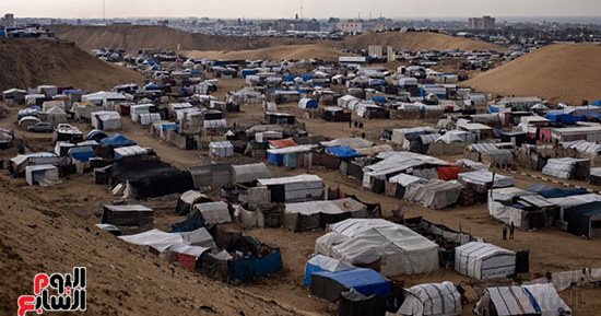 الأمطار تغرق خيام النازحين فى العام الجديد