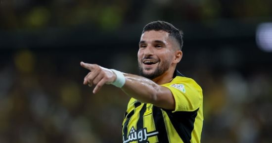 اتحاد جدة يستعيد الجزائري حسام عوار أمام الأخدود 
