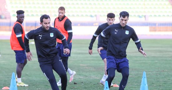علي ماهر يجتمع بلاعبى المصرى على هامش الاستعداد للزمالك