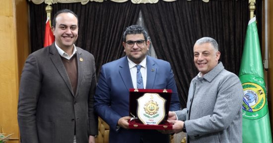 محافظ الإسماعيلية يستقبل رئيس الهيئة العامة للرعاية الصحية 