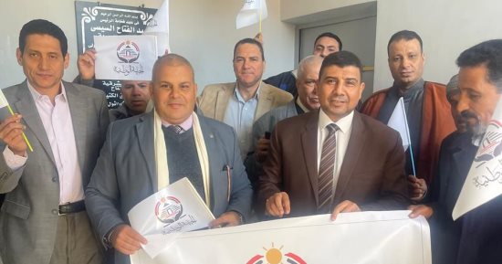 مواطنون يحررون توكيلات تأسيس حزب الجبهة الوطنية بلبيس والعاشر.. صور