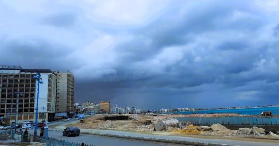 تزداد جمالا تحت المطر.. طبيعة مطروح الخلابة والغيوم والأمطار تشكل لوحات ساحرة