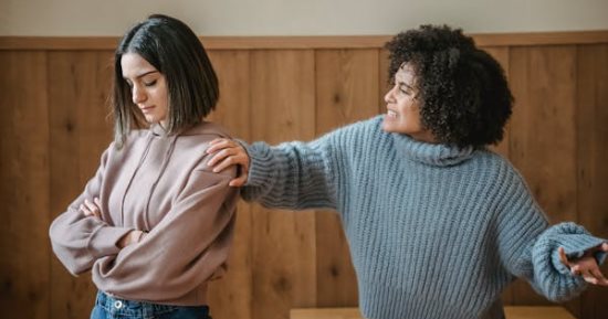 6 سلوكيات تقضى على أقوى الصداقات.. تجنبها قبل فوات الأوان