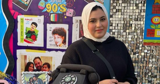 يوم الأشغال اليدوية.. "آية" تبدع من المطبخ وتحول الكيك لقطع فنية