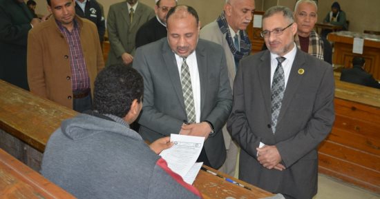 نائب رئيس جامعة الأزهر للوجه القبلي يتابع امتحانات كليات الفرع بأسيوط