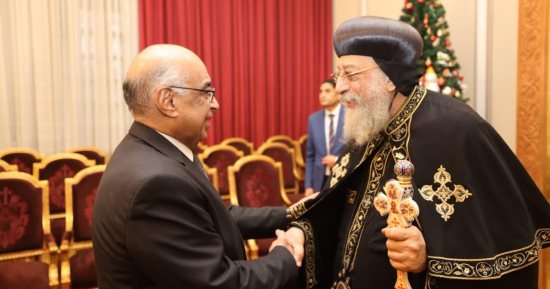وزير العدل يزور الكاتدرائية لتهنئة البابا تواضروس بعيد الميلاد المجيد.. صور