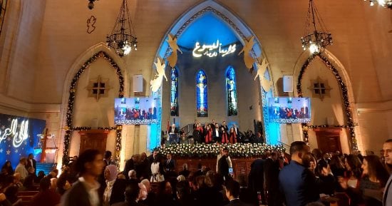 رسالة أمل فى خضم التحديات.. عيد الميلاد المجيد يجمع المصريين فى احتفال كنيسة قصر الدوبارة.. الطائفة الإنجيلية: نشكر الرئيس السيسى على جهوده فى حفظ بلادنا.. ومنطقتنا تشهد أحداثا مؤلمة ونزيف الدم مستمر