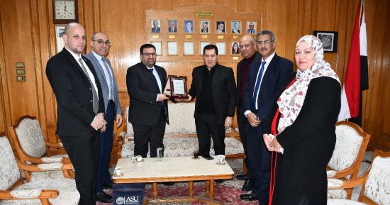 جامعة حلوان تستقبل وفداً من جامعة العلوم التطبيقية الأردنية لتعزيز التعاون الأكاديمي المشترك