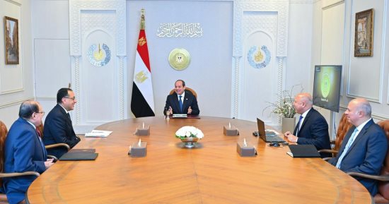الرئيس السيسى يبحث مشروعات الربط البرى والسكك الحديدية والنقل مع الدول الأفريقية