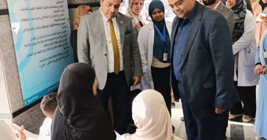 الرعاية الصحية تفاجئ طاقم العمل بمستشفى المسلة بأسوان