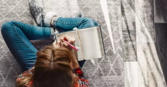 كيف يحسن الامتنان وتدوين اليوميات كل صباح صحتك النفسية؟