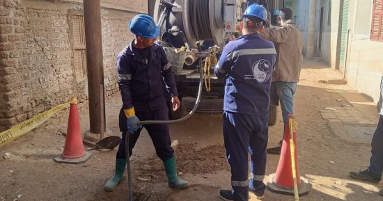 تطهير شبكات الصرف الصحى بجميع مراكز وقرى سوهاج