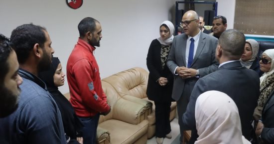محافظ القليوبية يطمئن على مصابى حريق خط غاز الخانكة ويوجه بصرف إعانات عاجلة
