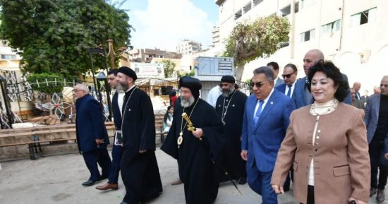 محافظ الدقهلية ومدير الأمن يهنئان الأقباط بكنائس المحافظة بعيد الميلاد