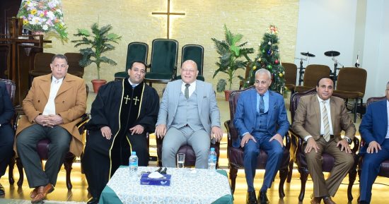 رئيس جامعة سوهاج يزور عدداً من الكنائس لتقديم التهنئة بعيد الميلاد