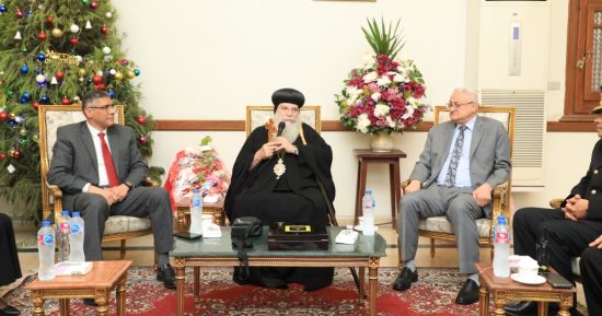 محافظ الجيزة يزور مطرانية الأقباط الأرثوذكس بشمال للتهنئة بعيد الميلاد المجيد