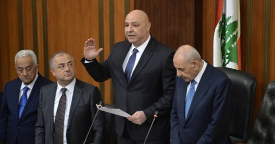 الرئيس اللبناني: مشاكلنا تُحل عندما يكون ولاؤنا للوطن لا للطوائف