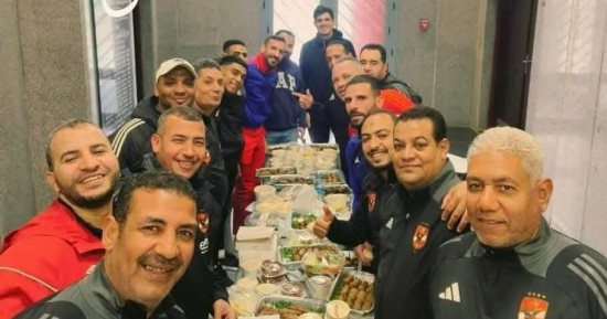 عزومة علي معلول لجهاز الكرة في الأهلي.. صورة 