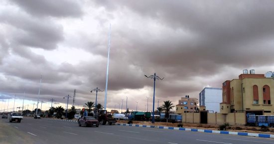  اعتدال الطقس وقت هطول الأمطار يزيدها روعة.. الغيوم والأمطار على مطروح تشكل أجواء خيالية