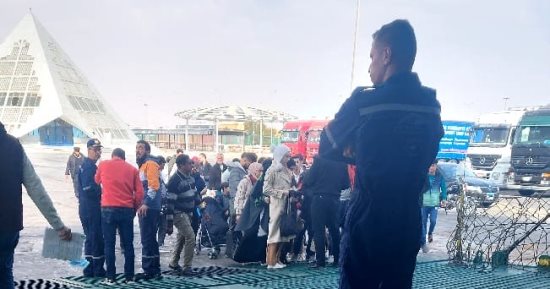 مغادرة الفوج الخامس من الأشقاء السوريين نحو الأردن عبر ميناء نويبع البحرى