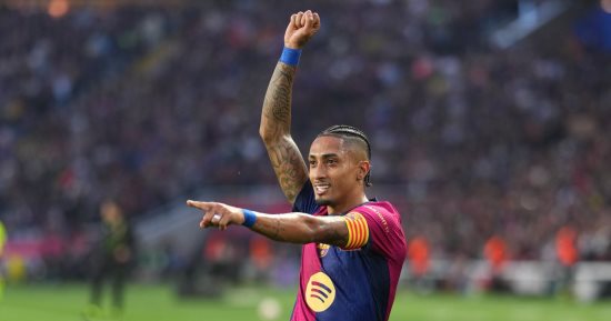 رافينيا يقترب من تجديد عقده مع برشلونة بعد انتفاضة المستوى