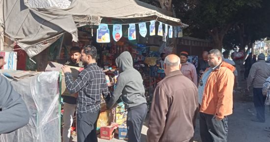 إزالة إشغالات وتعديات الباعة الجائلين على حرم الطرق بحى شرق فى أسيوط