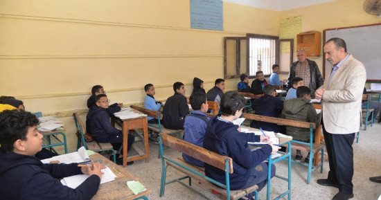 محافظ أسيوط يتفقد امتحانات أولى وثانية إعدادى ويوجه بالتصدى لمحاولات الغش