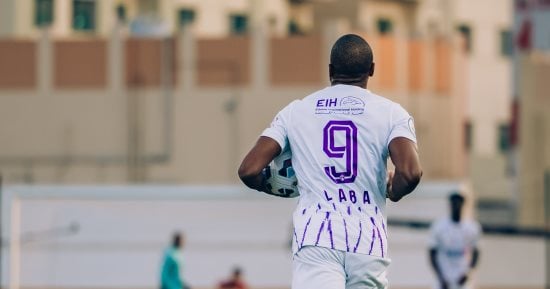 عجمان ضد العين.. الزعيم يتأخر 2-1 في الشوط الأول بالدوري الإماراتي